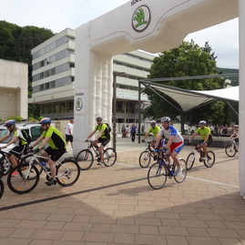 Trenčiansky župan prešiel jednu etapu športovo-charitatívneho podujatia s hendikepovanými cyklistami - 4_resize