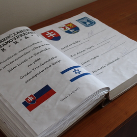 Trenčiansky župan privítal na pôde úradu trenčianskeho samosprávneho kraja izraelského veľvyslanca - IMG_9873