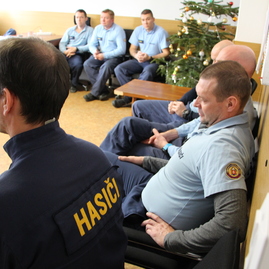 Zväčšiť fotografiu - Trenčiansky župan sa na troch kráľov osobne poďakoval cestárom, hasičom či policajtom - IMG_4250