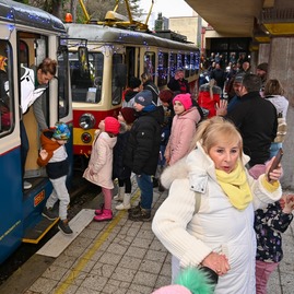 Zväčšiť fotografiu - Trojkráľová električka sa vrátila po 3 rokoch, a to s rekordnou návštevnosťou - Zmenšené trojkrálová 2023 (1)
