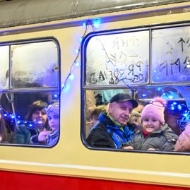 Zväčšiť fotografiu - Trojkráľová električka sa vrátila po 3 rokoch, a to s rekordnou návštevnosťou - Zmenšené trojkrálová 2023 (57)