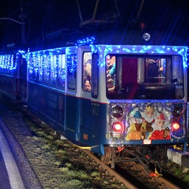 Zväčšiť fotografiu - Trojkráľová električka sa vrátila po 3 rokoch, a to s rekordnou návštevnosťou - Zmenšené trojkrálová 2023 (75)