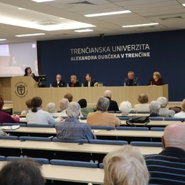 Zväčšiť fotografiu - Túžba po vzdelávaní nemá vekové hranice