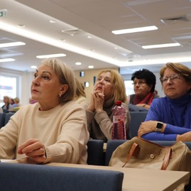 Zväčšiť fotografiu - Túžba po vzdelávaní nemá vekové hranice