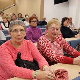 Zväčšiť fotografiu - Túžba po vzdelávaní nemá vekové hranice