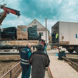 Zväčšiť fotografiu - Ukrajine pomáhajú aj dobrovoľní hasiči z trenčianskeho kraja - 4