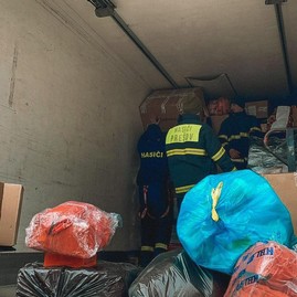 Zväčšiť fotografiu - Ukrajine pomáhajú aj dobrovoľní hasiči z trenčianskeho kraja - 7