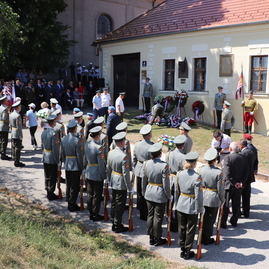 Zväčšiť fotografiu - Uplynulo 142 rokov od narodenia najväčšieho slováka - IMG_1229