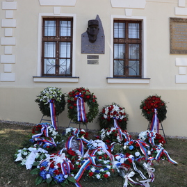 Zväčšiť fotografiu - Uplynulo 142 rokov od narodenia najväčšieho slováka - IMG_1270