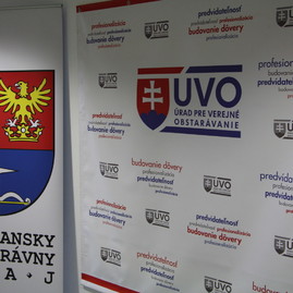 Zväčšiť fotografiu - Úrad pre verejné obstarávanie je bližšie obyvateľom už aj v trenčianskom kraji - IMG_4496_zmensena