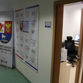 Zväčšiť fotografiu - Úrad pre verejné obstarávanie je bližšie obyvateľom už aj v trenčianskom kraji - IMG_4558_zmensena