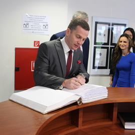 Úrad pre verejné obstarávanie školí miestnych kontrolórov, podnikateľov i novinárov, na pôde župného úradu prijal delegáciu predseda tsk - IMG_0798