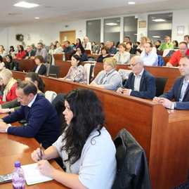 Úrad pre verejné obstarávanie školí miestnych kontrolórov, podnikateľov i novinárov, na pôde župného úradu prijal delegáciu predseda tsk - IMG_0867