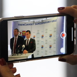 Úrad pre verejné obstarávanie školí miestnych kontrolórov, podnikateľov i novinárov, na pôde župného úradu prijal delegáciu predseda tsk - IMG_0922