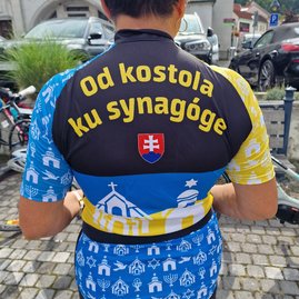 Zväčšiť fotografiu - Ústredným motívom židovsko-kresťanskej cyklopúte je podpora dialógu - 20230914_114833(0)
