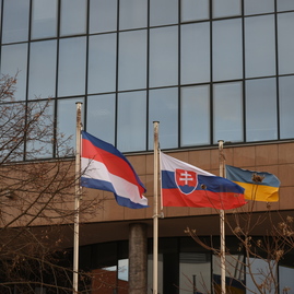 Zväčšiť fotografiu - Utečencom z ukrajiny župa poskytne ubytovanie, bezplatnú dopravu aj materiálnu pomoc - DSC_7028