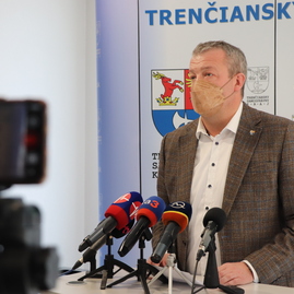 Zväčšiť fotografiu - Utečencom z ukrajiny župa poskytne ubytovanie, bezplatnú dopravu aj materiálnu pomoc - IMG_5228
