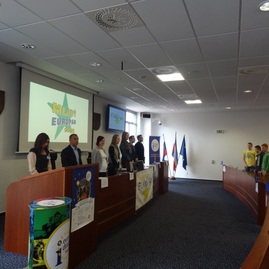 V 10. ročníku regionálneho kola súťaže mladý európan 2015 s veľkým náskokom uspela spojená škola nováky - 5a