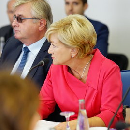 V brezovej pod bradlom zasadla vláda sr, novú techniku si od ministerky vnútra prevzali hasičské zbory z ďalších 4 obcí kraja - 22eb28dd03405f2fb2a388013dd26a5e07d7c904fcfb2a5a724127acc64757e6