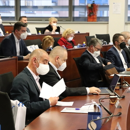 Zväčšiť fotografiu - V budúcom roku župa investuje najviac financií do modernizácie škôl a rekonštrukcie ciest - IMG_4007_zmensena