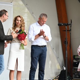 Zväčšiť fotografiu - V cyklistickom drese aj v kroji: sobota v kraji v znamení športu aj folklóru