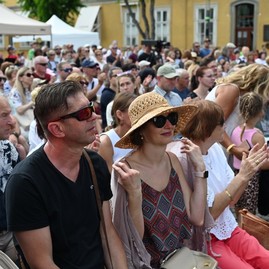 Zväčšiť fotografiu - V cyklistickom drese aj v kroji: sobota v kraji v znamení športu aj folklóru