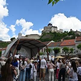 Zväčšiť fotografiu - V cyklistickom drese aj v kroji: sobota v kraji v znamení športu aj folklóru