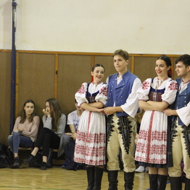 V deň koncertu vystúpili alexandrovci aj s folklórnym súborom trenčan na gymnáziu ľudovíta štúra - IMG_3911