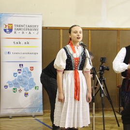 V deň koncertu vystúpili alexandrovci aj s folklórnym súborom trenčan na gymnáziu ľudovíta štúra - IMG_3958