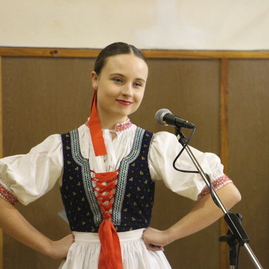 V deň koncertu vystúpili alexandrovci aj s folklórnym súborom trenčan na gymnáziu ľudovíta štúra - IMG_3976