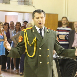 V deň koncertu vystúpili alexandrovci aj s folklórnym súborom trenčan na gymnáziu ľudovíta štúra - IMG_4139