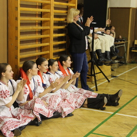 V deň koncertu vystúpili alexandrovci aj s folklórnym súborom trenčan na gymnáziu ľudovíta štúra - IMG_4296