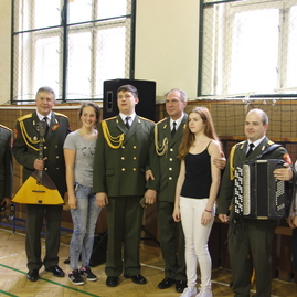 V deň koncertu vystúpili alexandrovci aj s folklórnym súborom trenčan na gymnáziu ľudovíta štúra - IMG_4408