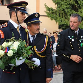 V handlovej opäť za zvuku baníckej hymny rozkvitli biele ruže - IMG_4465