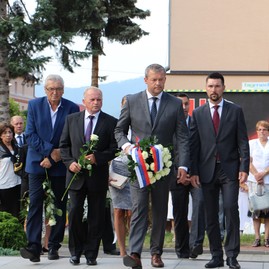 V handlovej opäť za zvuku baníckej hymny rozkvitli biele ruže - IMG_4489