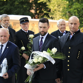 Zväčšiť fotografiu - V handlovej spomínajú na banícku tragédiu spred 12 rokov - 1