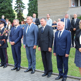 Zväčšiť fotografiu - V handlovej spomínajú na banícku tragédiu spred 12 rokov - 2019 pieta