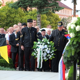 Zväčšiť fotografiu - V handlovej spomínajú na banícku tragédiu spred 12 rokov - 2019 pieta 1