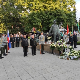 Zväčšiť fotografiu - V handlovej spomínajú na banícku tragédiu spred 12 rokov - 2020 pieta 2