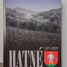 Zväčšiť fotografiu - V hatnom sa krstila nová monografia obce - Monografia obce Hatné. Foto P. Hladký, 2023.