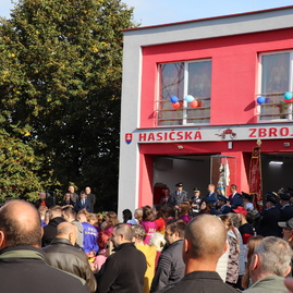 Zväčšiť fotografiu - V kolačíne slávnostne otvorili zrekonštruovanú hasičskú zbrojnicu - IMG_3753