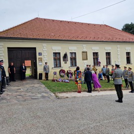 Zväčšiť fotografiu - V košariskách sme si pripomenuli narodenie najväčšieho slováka - 20230721_111038