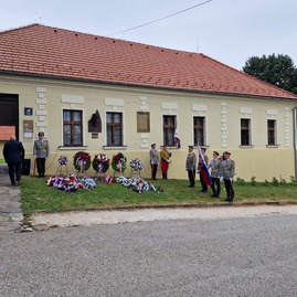 Zväčšiť fotografiu - V košariskách sme si pripomenuli narodenie najväčšieho slováka - 20230721_112109