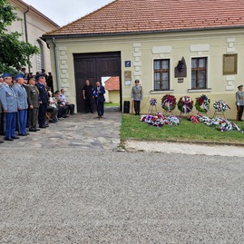Zväčšiť fotografiu - V košariskách sme si pripomenuli narodenie najväčšieho slováka - 20230721_112123