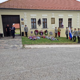 Zväčšiť fotografiu - V košariskách sme si pripomenuli narodenie najväčšieho slováka - 20230721_112151