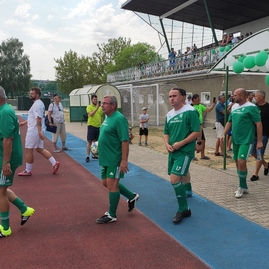 Zväčšiť fotografiu - V kraji pribudol ďalší defibrilátor, novomestskí futbalisti oslávili sto rokov fungovania - IMG_20220723_140016
