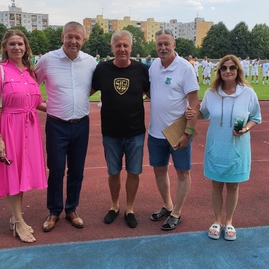 Zväčšiť fotografiu - V kraji pribudol ďalší defibrilátor, novomestskí futbalisti oslávili sto rokov fungovania - IMG_20220723_140122