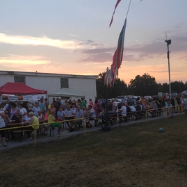 Zväčšiť fotografiu - V kraji pribudol ďalší defibrilátor, novomestskí futbalisti oslávili sto rokov fungovania - IMG_20220723_201842