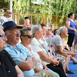 Zväčšiť fotografiu - V nemšovej sa tešia zo zrevitalizovaného vnútrobloku