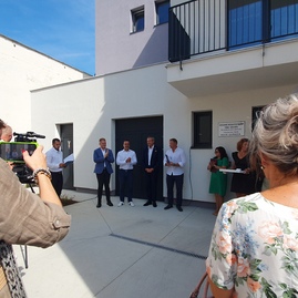 Zväčšiť fotografiu - V novej dubnici  otvorili moderné zariadenie pre seniorov - 20230823_142848